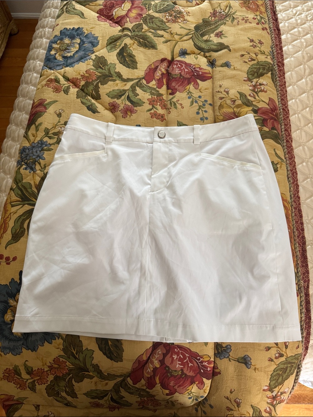 White Women's Golf Skort with Back Welt Pockets